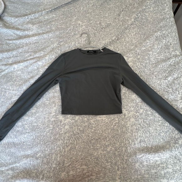 Women's Gray Long Sleeve Crop Top - Picture 3 of 6